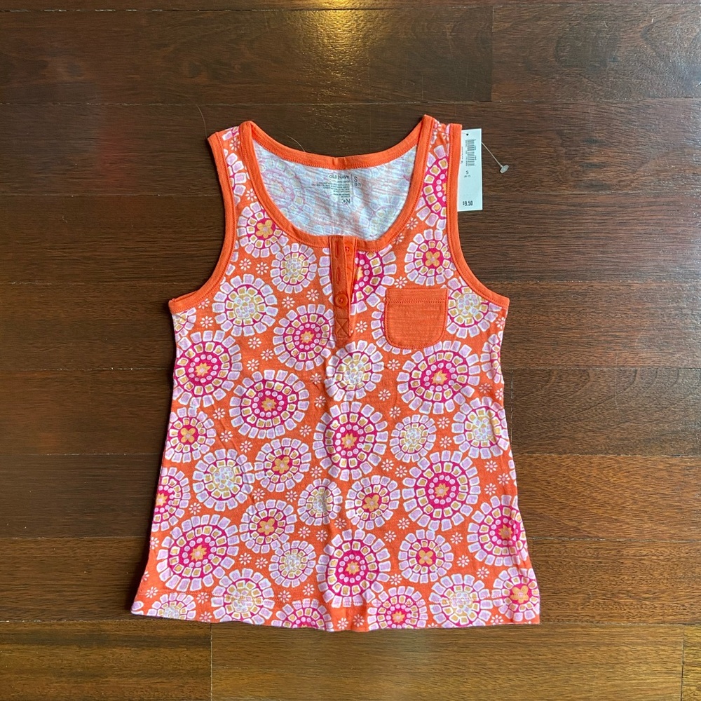 NWT Girl’s Old Navy Tank T-Shirt. Fun geometric pattern! Size: Girl’s 6-7.